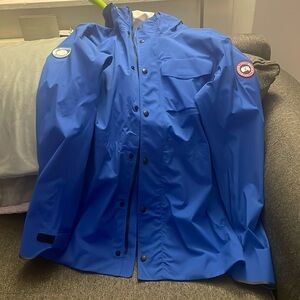 Canada Goose size M Men’s 
Blue wind breaker/ rain coat NWT